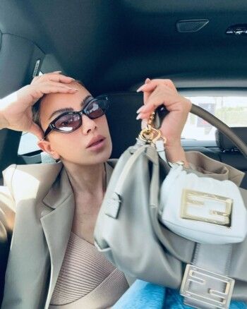 شاهد .. إليكم سعر حقائب يد صبا مبارك المرتفع من FENDI