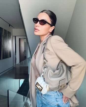 شاهد .. إليكم سعر حقائب يد صبا مبارك المرتفع من FENDI