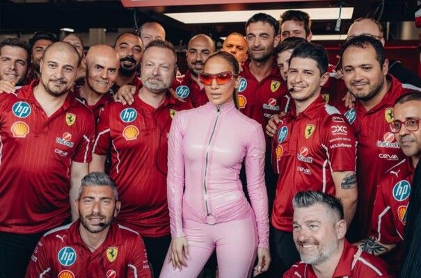 شاهد .. معلق رياضي يسخر بهذه الطريقة من مشاركة جينيفر لوبيز في الفورمولا 1 في السعودية