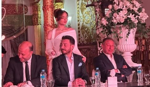 "مناسبة عائلية".. أحمد زاهر يمنع التصوير في حفل زفاف ابنته ليلي على المنتج هشام جمال