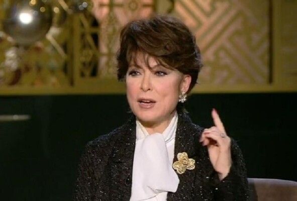 شاهد .. شخص ينتحل شخصية أنوشكا.. وهي تلجأ للشرطة لمحاسبته