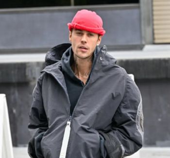 شاهد .. جدل بعد ظهور جاستن بيبر وهو يدخن الحشيش أمام شقيقه في مهرجان كوتشيلا