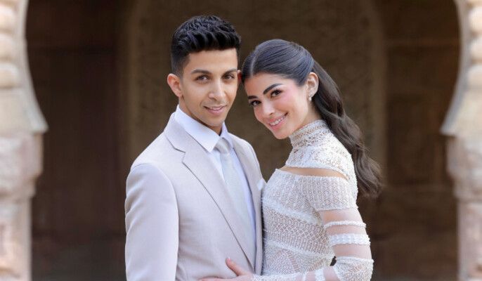 شاهد .. هشام جمال يقدم لـ ليلى أحمد زاهر أغنية بصوت حسين الجسمي في حفل زفافهما