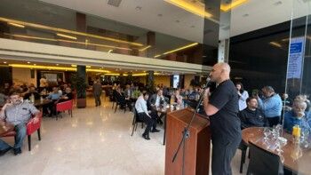 شاهد .. ناجي الأسطا يقيم لقاءً حاشداً في زحلة دعمًا للمهندس سليم غزالة