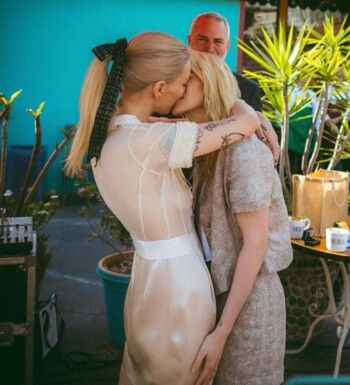 شاهد .. الصور الرسمية من زفاف كريستين ستيوارت من ديلان ماير وقبلات حميمة!
