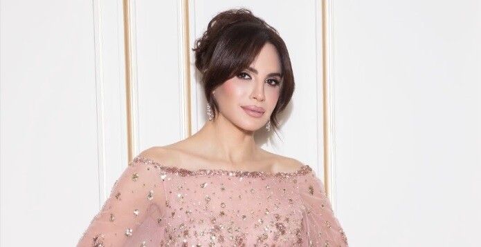 شاهد .. آمال ماهر تحيي حفلاً في دبي توجه تحية لـ نيكول سابا عن المسرح - بالفيديو