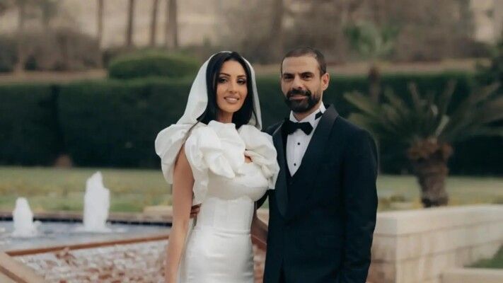 شاهد .. أمير طعيمة ويسرا الجديدي يحتفلان بعيد زواجهما بطريقة شديدة الرومانسية
