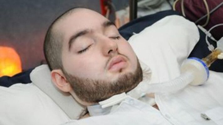 شاهد .. عائلة الأمير النائم تحتفل بعيد ميلاده الـ 36 وكلمات عمته مؤثرة جداً