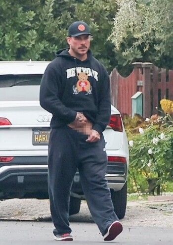 شاهد .. جاكس تايلور يقوم بفعل "مقزز" في العلن