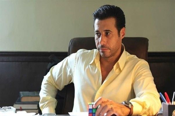 شاهد .. أحمد السعدني حزين في المدرجات لحظة خروج فريقه المفضل - بالصورة