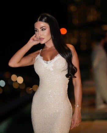 شاهد .. إطلالة هبة نور بفستان لامع تضج بالفخامة والجمال