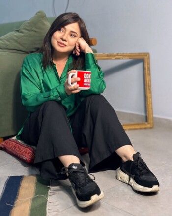 شاهد .. فيفيان أنطونيوس تتحدث عن دور طارق سويد في نجاح تلاميذها بـ " مش مسرحية "