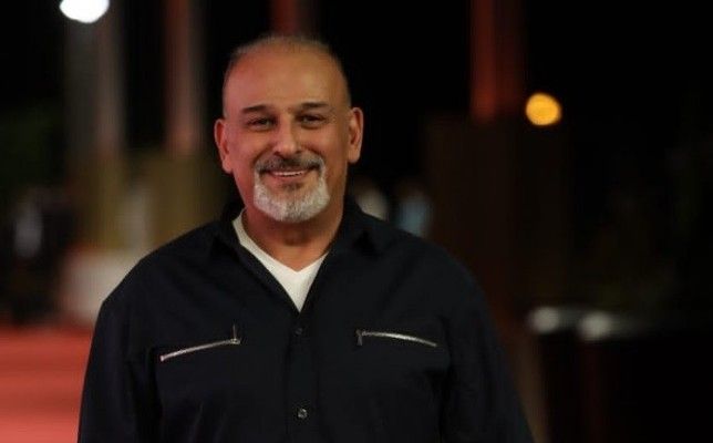 شاهد .. جمال سليمان يوضح تفاصيل فيديو رفضه التقاط الصور مع معجبة