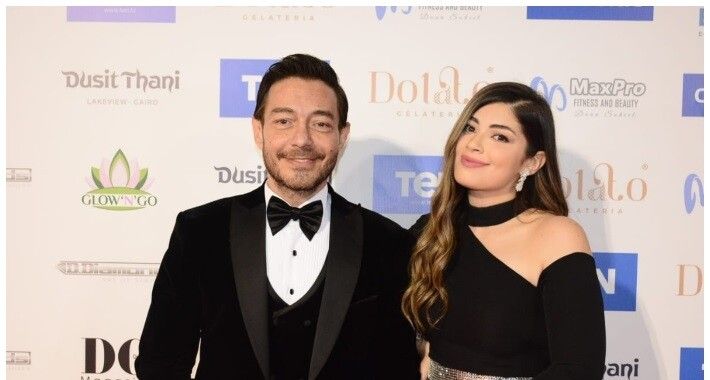 شاهد .. أحمد زاهر برسالة مطولة وباكية لإبنته ليلى بعد حفل زفافها