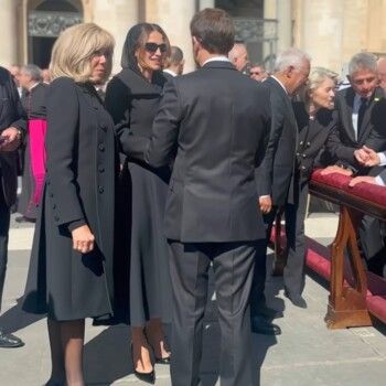 شاهد .. تفاصيل إطلالة الملكة رانيا خلال حضورها دفن البابا فرنسيس في روما