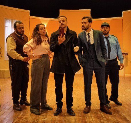 عرض "شنب شرقي منقرض" يرفع لافتة كامل العدد في أول لياليه على مسرح نهاد صليحه