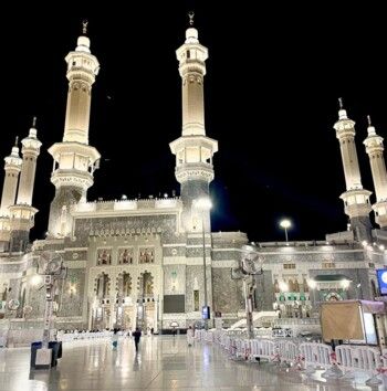 شاهد .. مصطفى قمر يقوم بمناسك الحج في المملة العربية السعودية