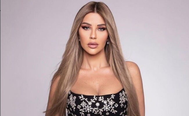 شاهد .. كارلا حداد تستمتع بوقتها في اليونان مع إبنتها ليا وشقيقها روي