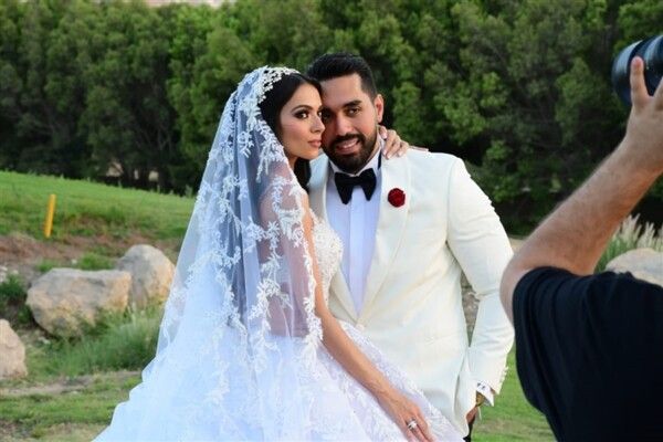 شاهد .. زفاف إبنة شقيق عادل إمام على أنغام أغنية "طلوا عيونها" للفنان نادر الأتات