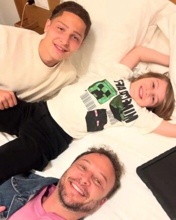 شاهد .. ولدا مكسيم خليل يخطفان الأنظار في أحدث ظهور لهما... هكذا أصبحا