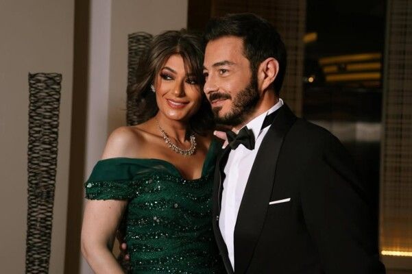 شاهد .. رسائل حب متبادلة بين أحمد زاهر وزوجته