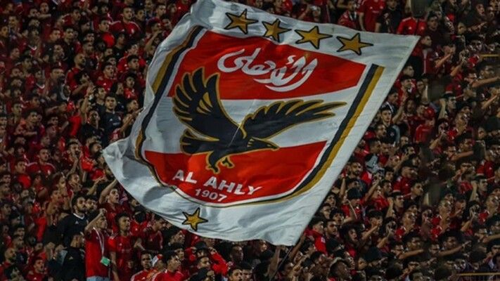 شاهد .. الموت يغيب أحد مشجعي الأهلي المحبوبين