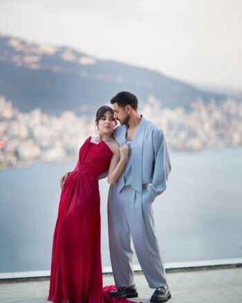 شاهد .. سارة أبي كنعان تحبس الانفاس بفستانها الاحمر من توقيع رامي قاضي و وسام فارس يتألق بعصرية