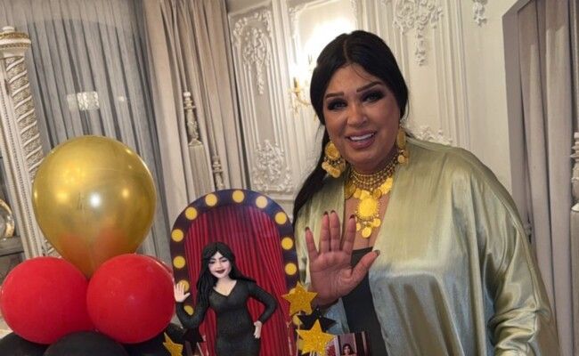 شاهد .. فيفي عبده تحتفل بعيد ميلادها الـ 72 وسط أصدقائها.. وهذه رسالتها