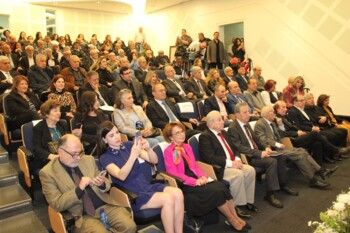 شاهد .. تكريم شوقي بزيع في بيروت بجائزة أنور سلمان للإبداع