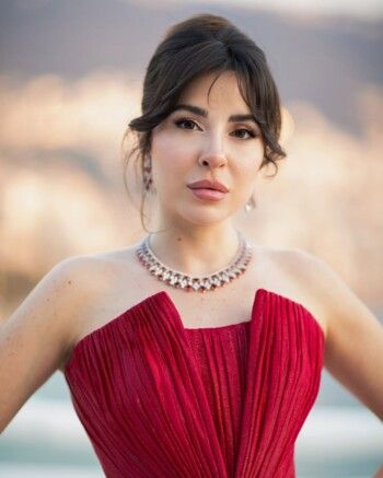 شاهد .. سارة أبي كنعان تحبس الانفاس بفستانها الاحمر من توقيع رامي قاضي و وسام فارس يتألق بعصرية