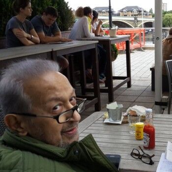 شاهد .. برسالة حب مؤثرة.. مي نور الشريف تحيي ذكرى ميلاد والدها