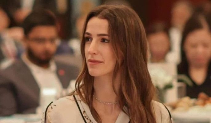 شاهد .. الأميرة رجوة تتلقى هدية غير متوقعة من شاب أردني