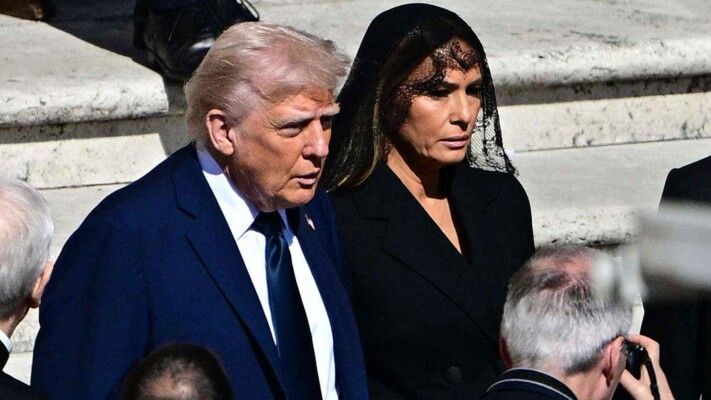 شاهد .. ميلانيا ترامب أنقذت الرئيس ترامب من خطأ ديبلوماسي