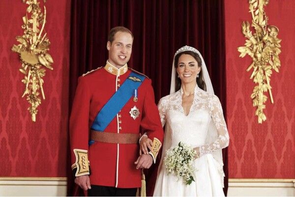 شاهد .. في ذكرى زواجهما.. هذه تكلفة فستان زفاف كيت ميدلتون