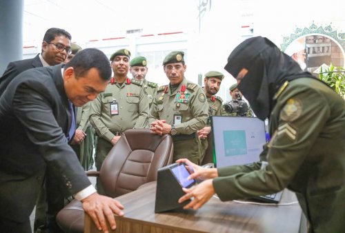 الجوازات السعودية تطلق إقامة جديدة وتمنحها لهذه الفئة من المغتربين.. حاملها يحصل على امتيازات خاصة ويُسمح له بالعمل في أي مكان بدون تصريح أو كفيل