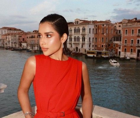 شاهد .. بلقيس تعرض فستان زفافها بمزاد علني بعد 9 سنوات من زواجها.. والهدف غير متوقع!