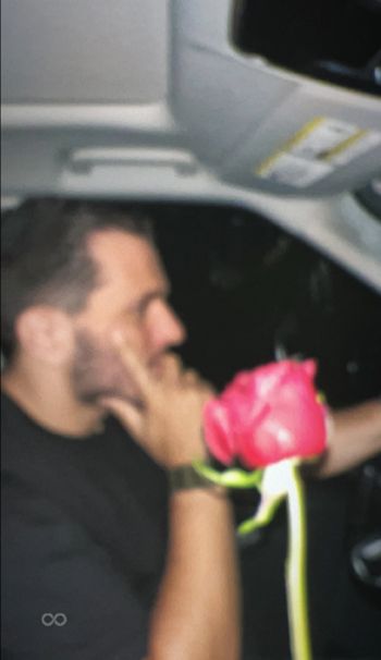 شاهد .. دانا الحلاني توثق لحظات رومانسية تعيشها