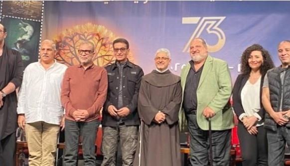 اتفرج.. خالد الصاوي يظهر بالعكاز خلال ندوة «ليه تعيشها لوحدك»