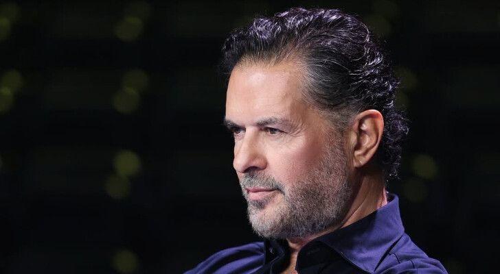 شاهد .. فيديو لا يُصدق .. فنان عربي شهير يتحول إلى راغب علامة