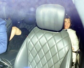 شاهد .. توم كروز في موقف محرج : هكذا حاول تخبئة حبيبته الجديدة