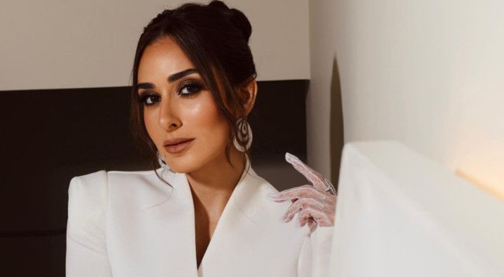 شاهد .. أمينة خليل وصمت يثير التساؤلات.. هل بات زواجها من هذا الشاب قريباً؟