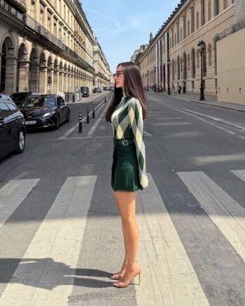 شاهد .. نور الغندور تتألق بلوك شيك من Burberry.. لن تصدقوا سعر حقيبة يدها اللطيفة من Hermes