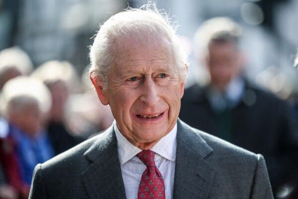 شاهد .. رسم للملك تشارلز من طفولته يحمل رسالة مخفية إلى المزاد