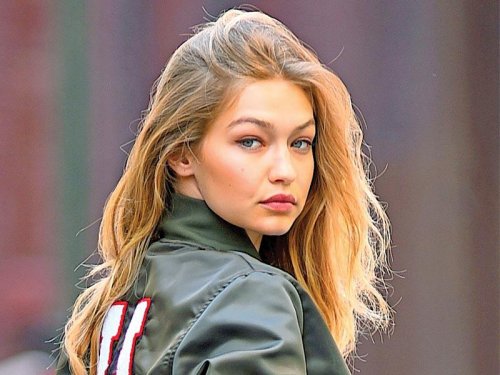 جيجي حديد ٢٩ سنة بتحب برادلي كوبر ٥٠ سنة : ممكن