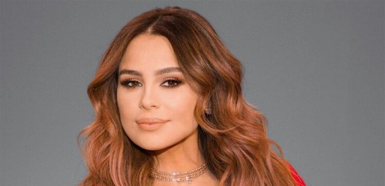 شاهد .. رغم وفاة زوجها.. خطوة لافتة من كارول سماحة تؤكد على احترافها المهني