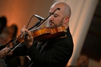 شاهد .. ليلة ساحرة للأوركسترا الفلهارمونية الوطنية اللبنانية بقيادة المايسترو ماتيسيك والثنائي ملاعب