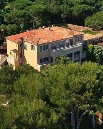 شاهد .. في هذا المكان الفخم والخيالي عاشت الأميرة ديانا ودودي الفايد قصة حبهما