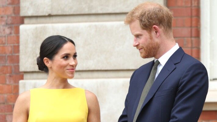 شاهد .. علاقة الأمير هاري والعائلة المالكة البريطانية الى العلن..تصرّف ميغان ماركل مثير للجدل