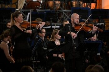 شاهد .. ليلة ساحرة للأوركسترا الفلهارمونية الوطنية اللبنانية بقيادة المايسترو ماتيسيك والثنائي ملاعب