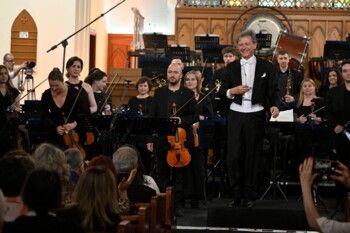 شاهد .. ليلة ساحرة للأوركسترا الفلهارمونية الوطنية اللبنانية بقيادة المايسترو ماتيسيك والثنائي ملاعب